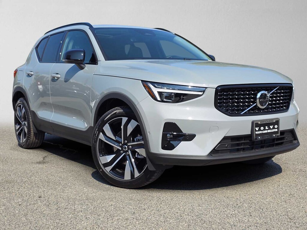 New 2026 Volvo XC40 B5 Ultra SUV