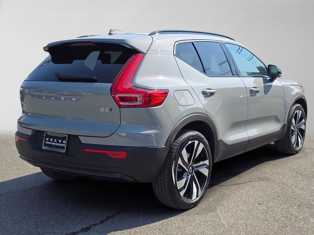 New 2026 Volvo XC40 B5 Ultra SUV