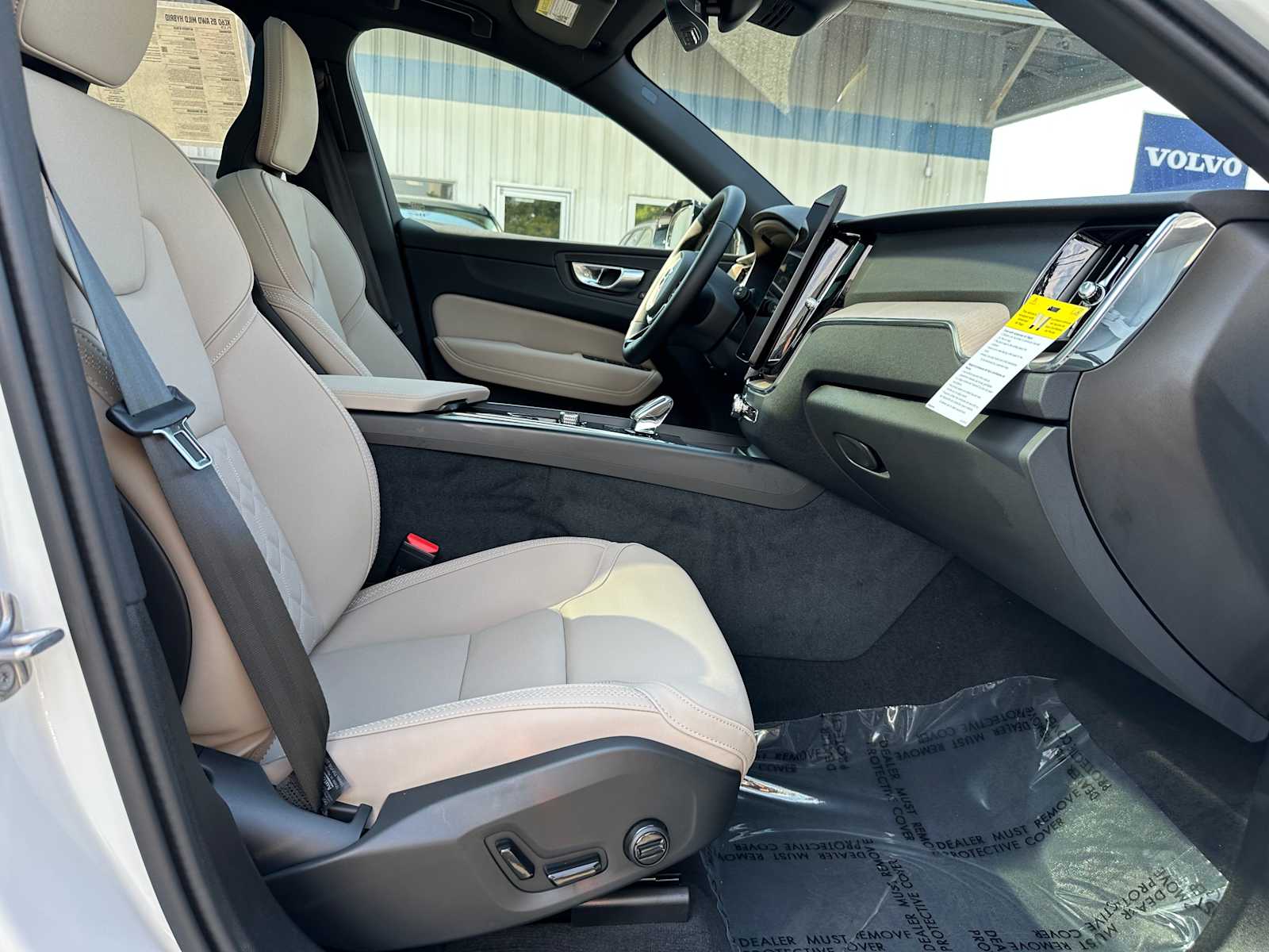 2026 Volvo XC60 Plus - Photo 10