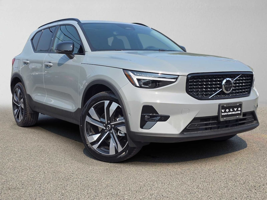 New 2026 Volvo XC40 B5 Ultra SUV