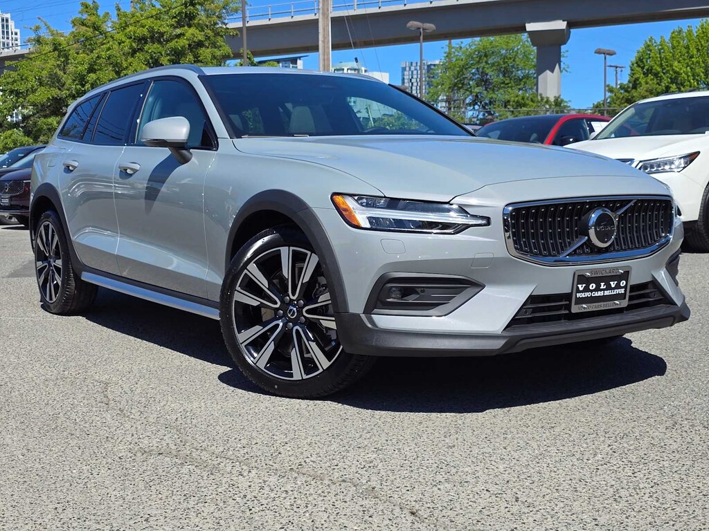 New 2026 Volvo V60 Cross Country B5 Ultra Wagon