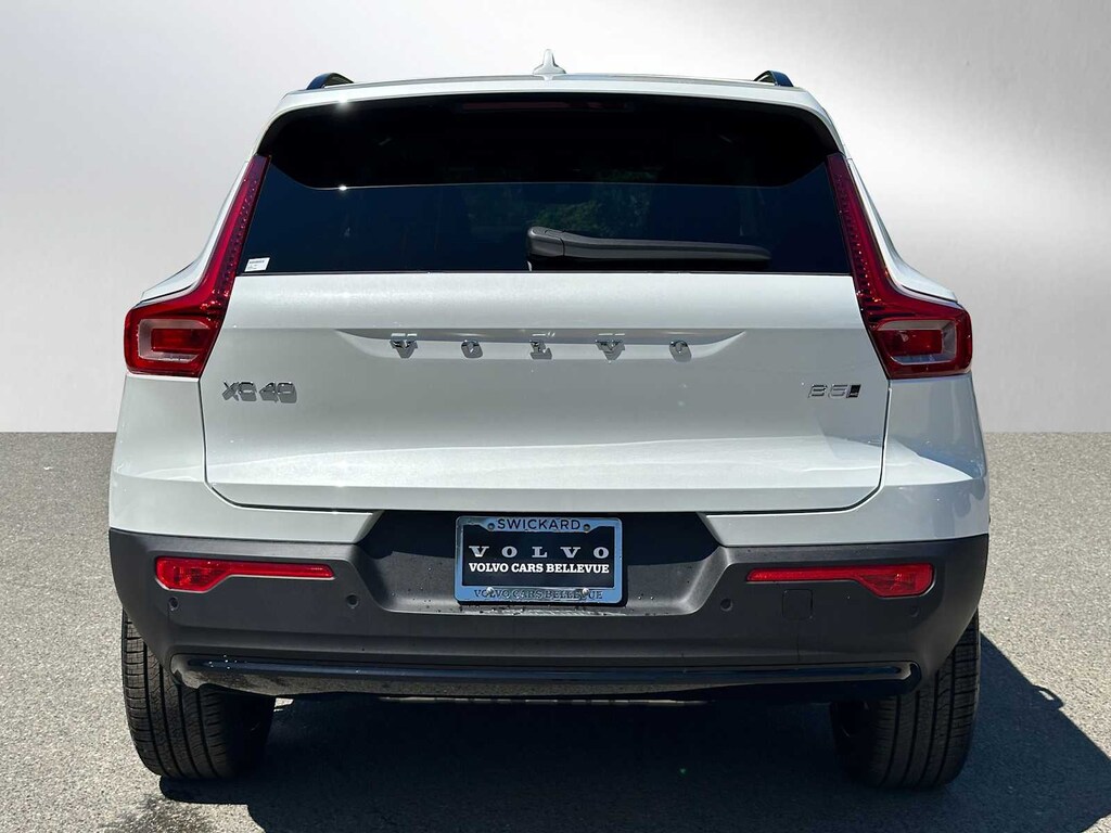 New 2026 Volvo XC40 B5 Plus SUV