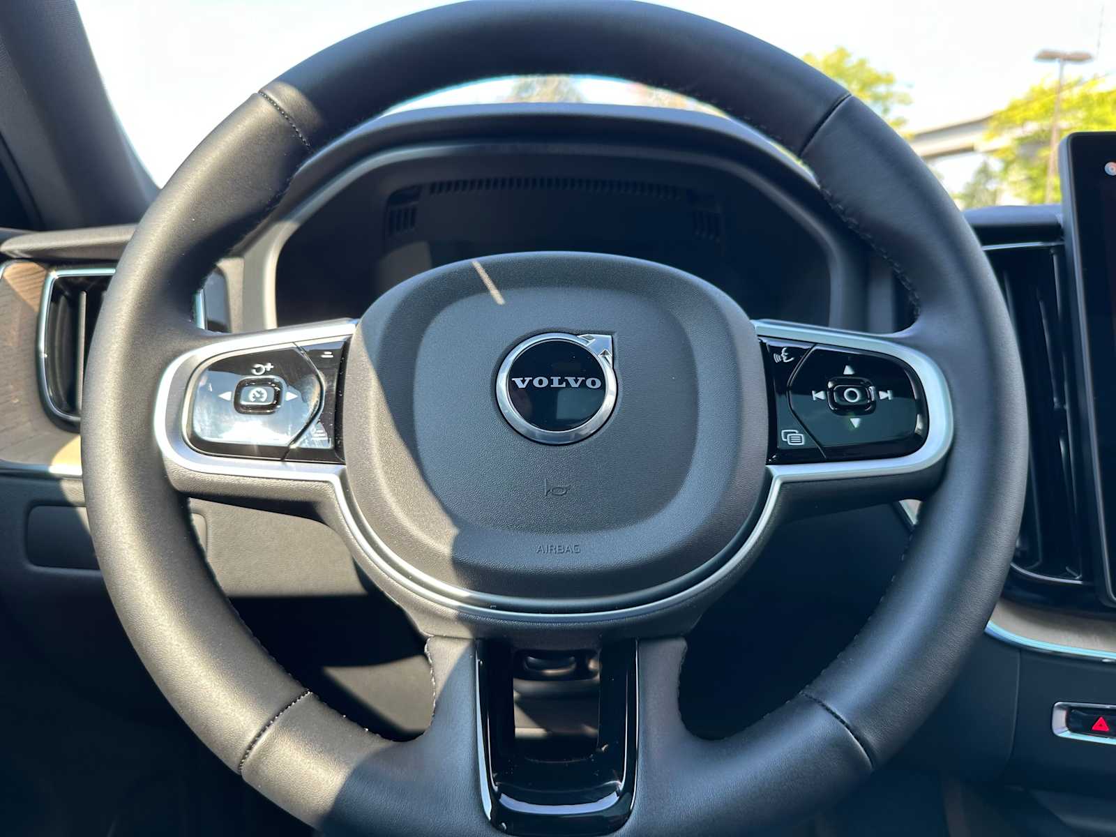 2026 Volvo XC60 Plus - Photo 23