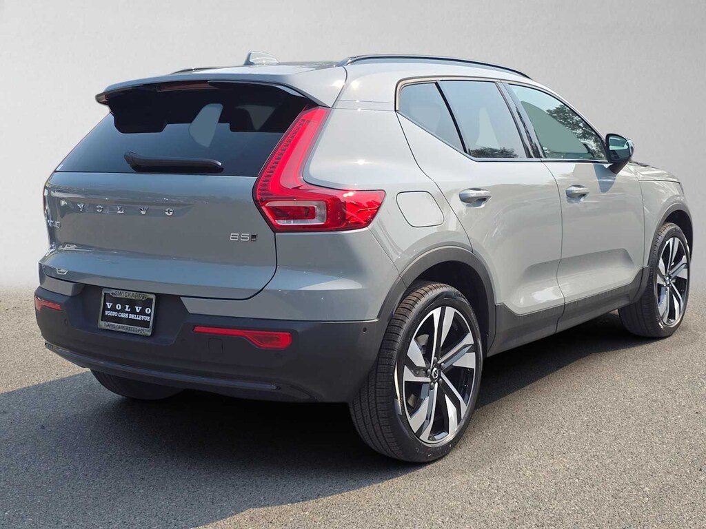 New 2026 Volvo XC40 B5 Ultra SUV