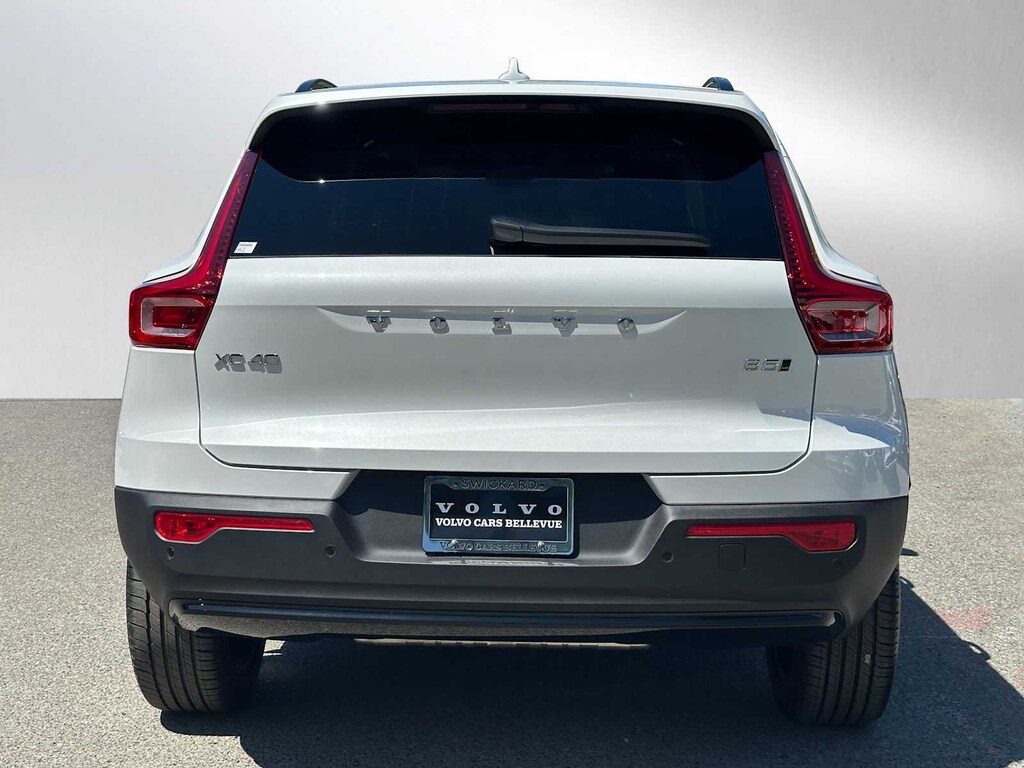 New 2026 Volvo XC40 B5 Plus SUV