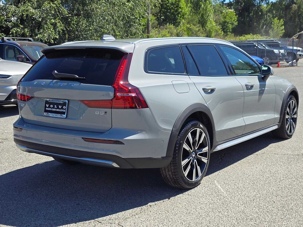New 2026 Volvo V60 Cross Country B5 Ultra Wagon