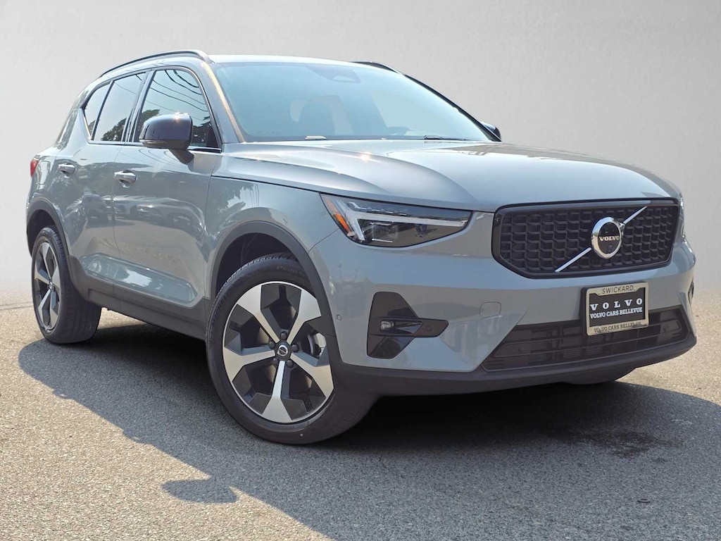 New 2026 Volvo XC40 B5 Plus SUV