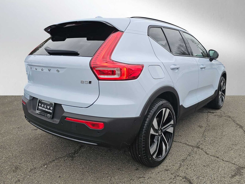 New 2026 Volvo XC40 B5 Plus SUV