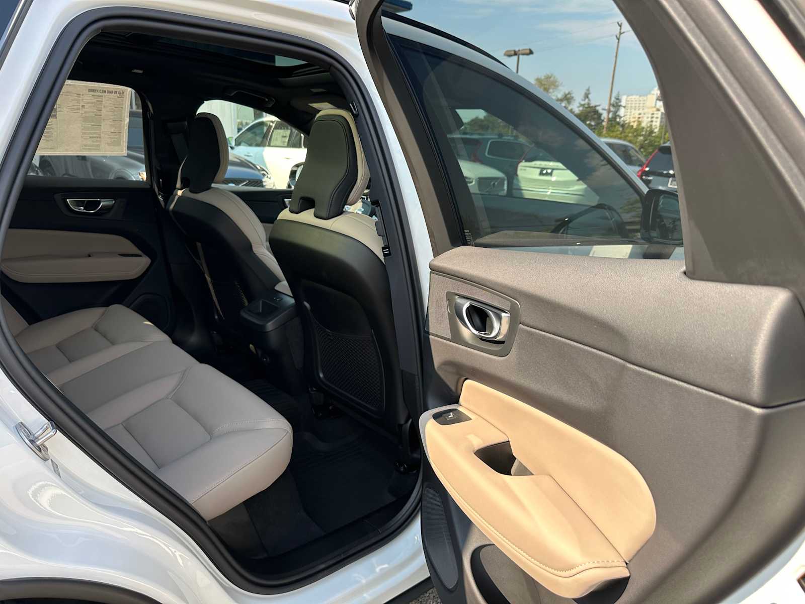 2026 Volvo XC60 Plus - Photo 13