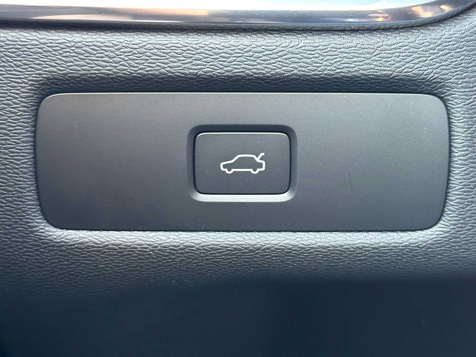 2026 Volvo XC60 Plus - Photo 36