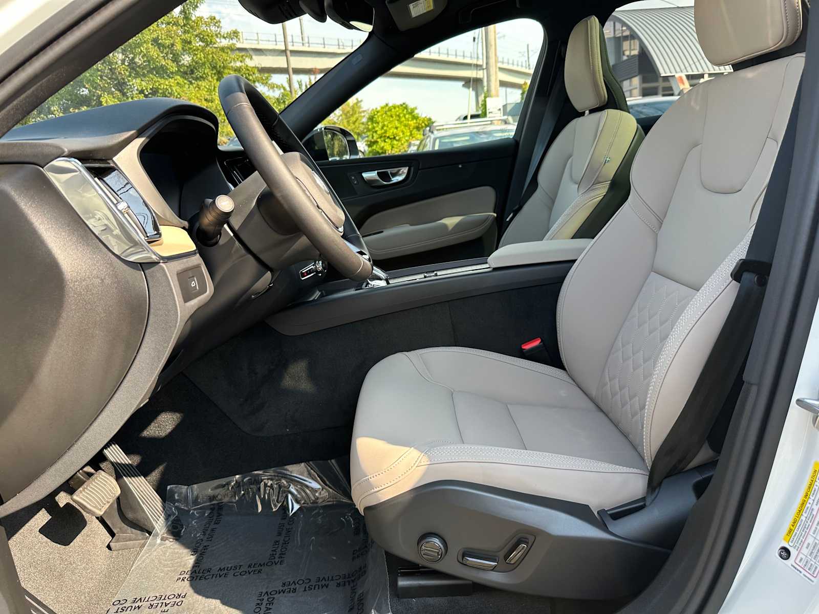 2026 Volvo XC60 Plus - Photo 18