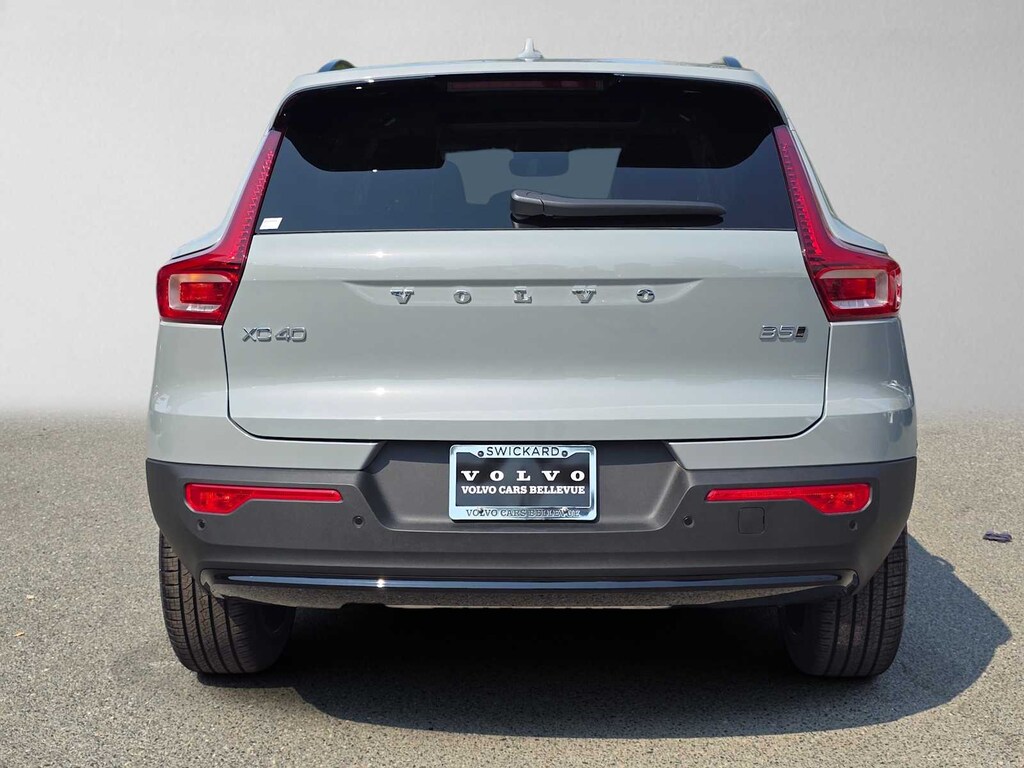 New 2026 Volvo XC40 B5 Ultra SUV