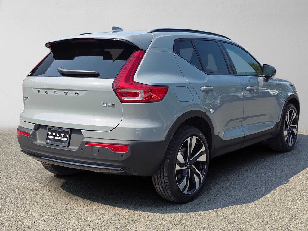 New 2026 Volvo XC40 B5 Ultra SUV