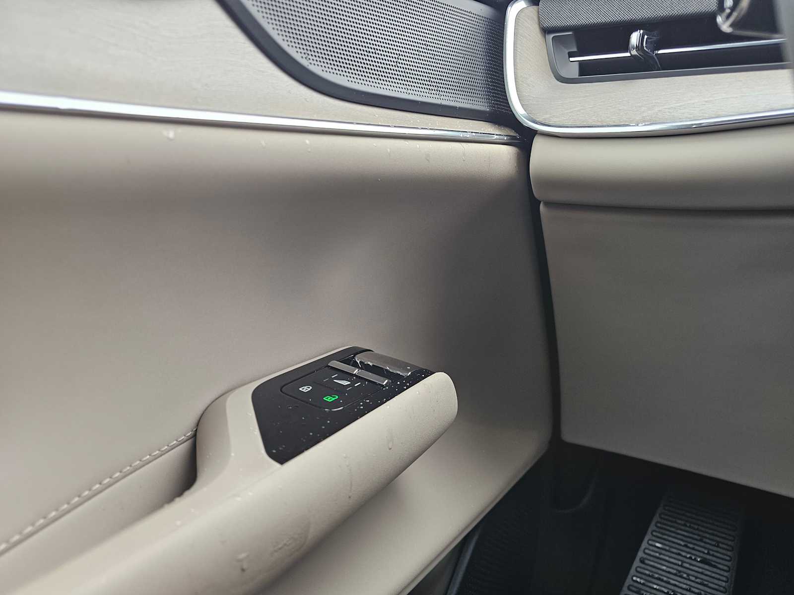 2025 Volvo EX90 Ultra - Photo 30