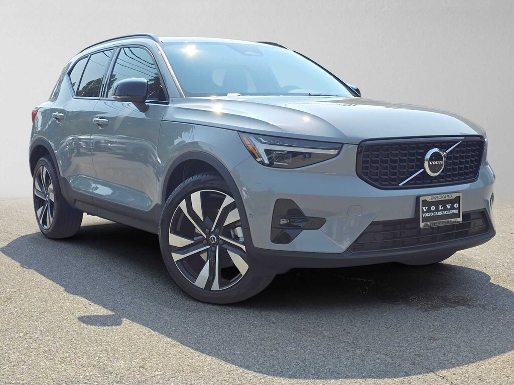 New 2026 Volvo XC40 B5 Ultra SUV