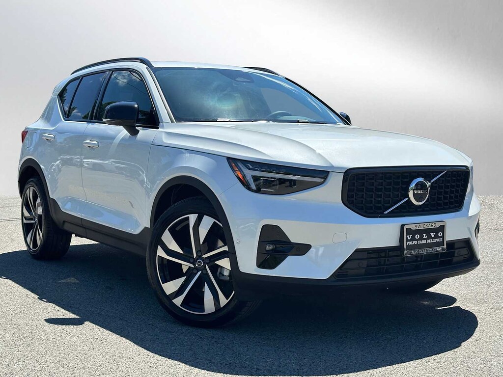 New 2026 Volvo XC40 B5 Plus SUV