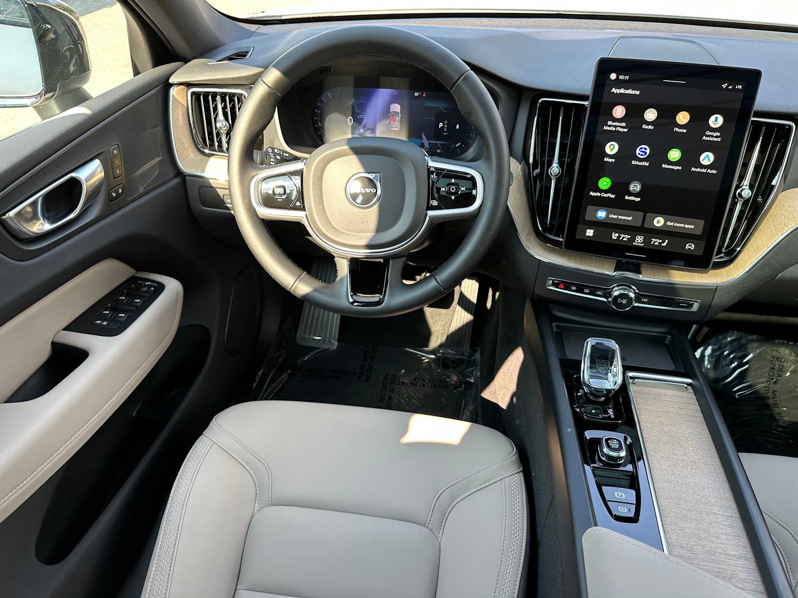 2026 Volvo XC60 Plus - Photo 16
