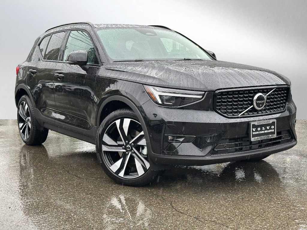 New 2026 Volvo XC40 B5 Ultra SUV