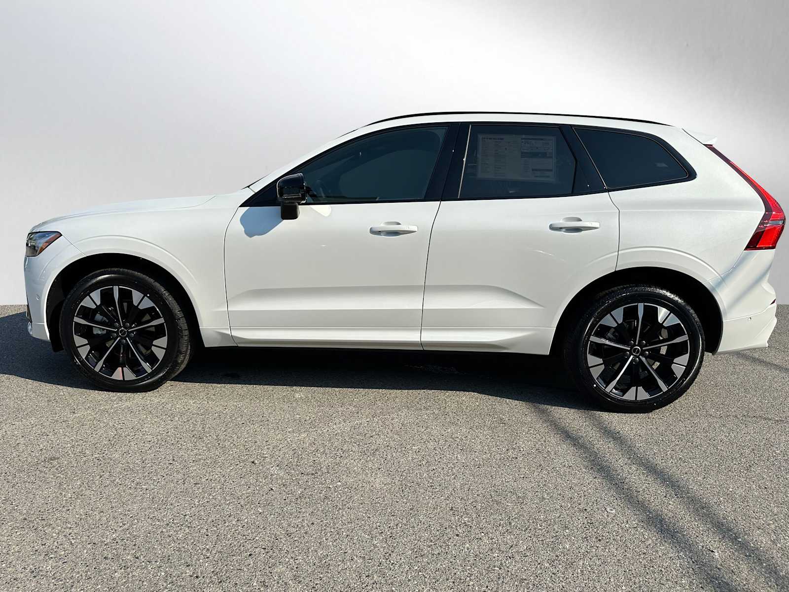 2026 Volvo XC60 Plus - Photo 6