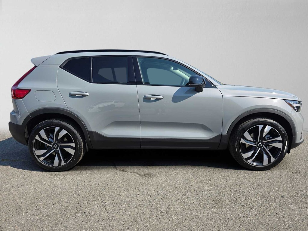 New 2026 Volvo XC40 B5 Ultra SUV