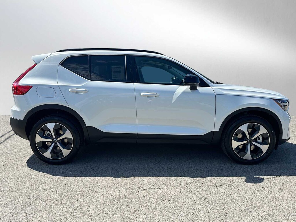 New 2026 Volvo XC40 B5 Plus SUV