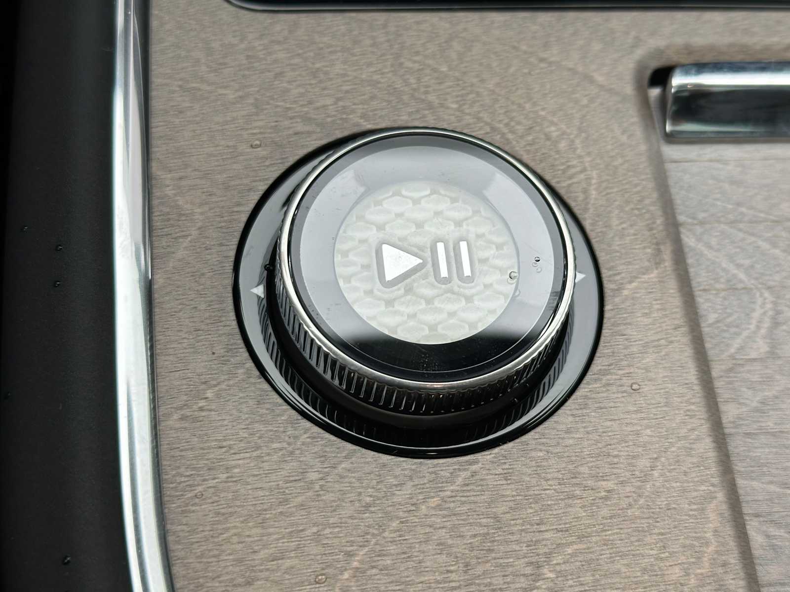 2025 Volvo EX90 Plus - Photo 31
