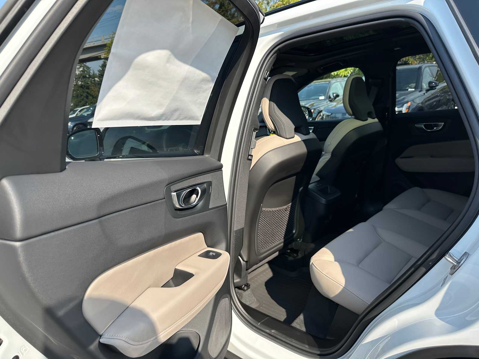 2026 Volvo XC60 Plus - Photo 15