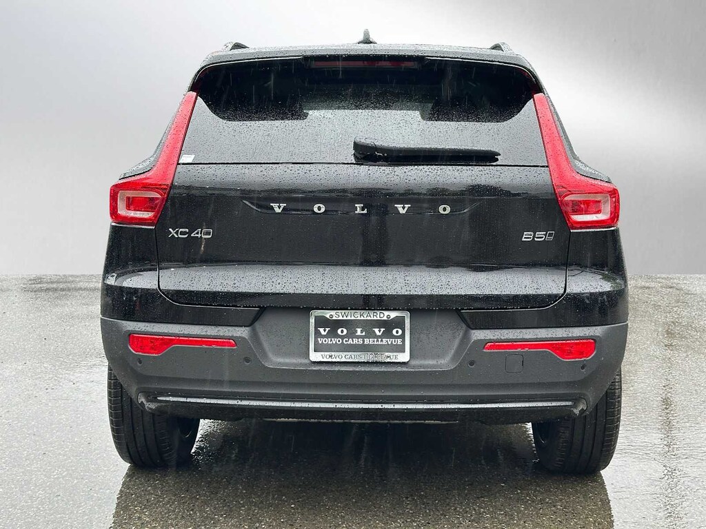 New 2026 Volvo XC40 B5 Ultra SUV