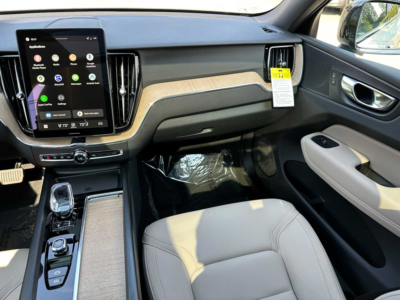 2026 Volvo XC60 Plus - Photo 17