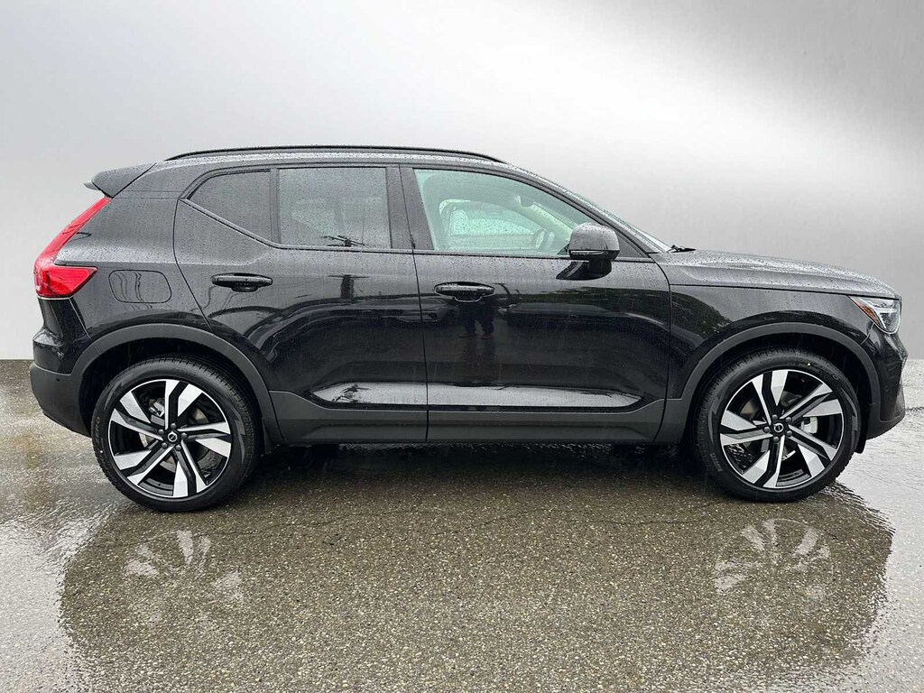New 2026 Volvo XC40 B5 Ultra SUV