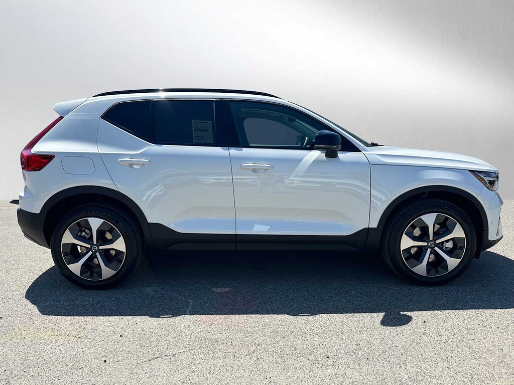 New 2026 Volvo XC40 B5 Plus SUV