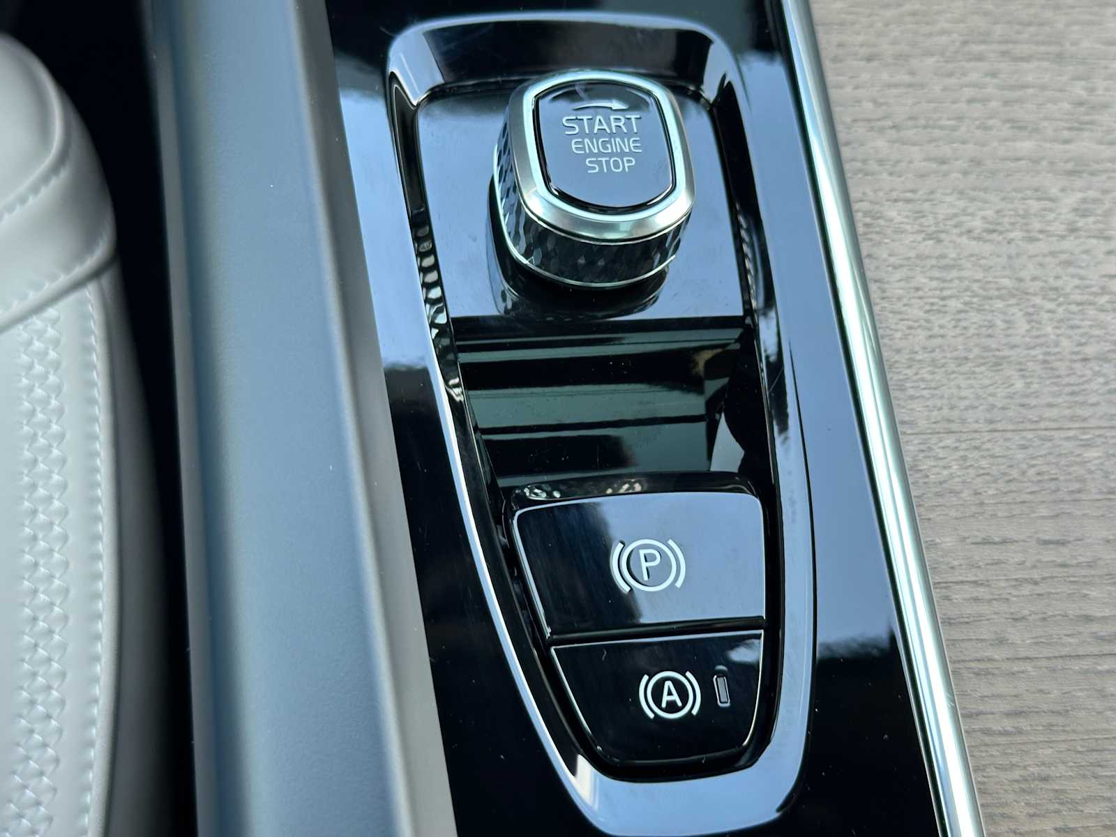 2026 Volvo XC60 Plus - Photo 35