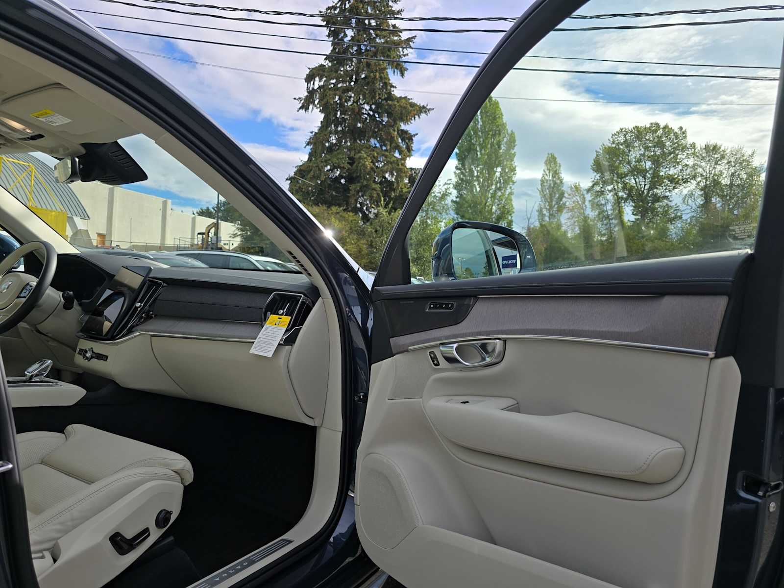 2026 Volvo XC90 Ultra - Photo 11