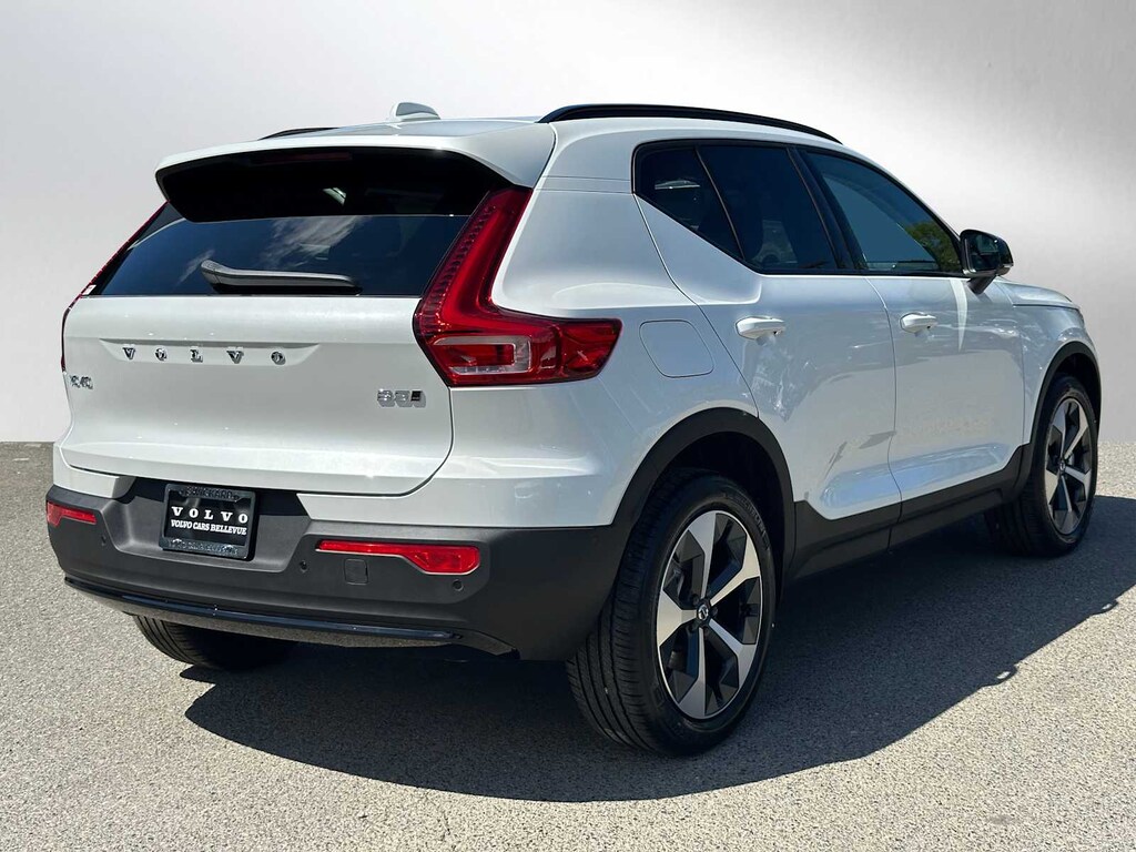New 2026 Volvo XC40 B5 Plus SUV