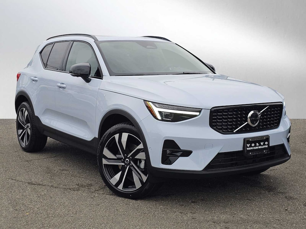 New 2026 Volvo XC40 B5 Plus SUV