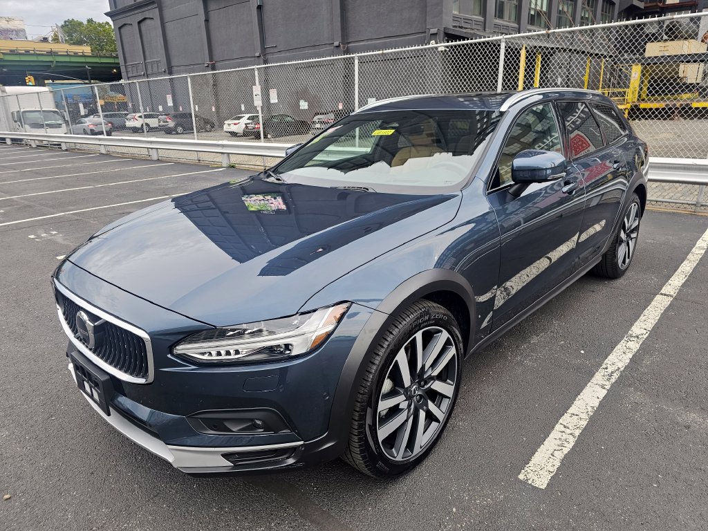 2025 Volvo V90 Cross Country