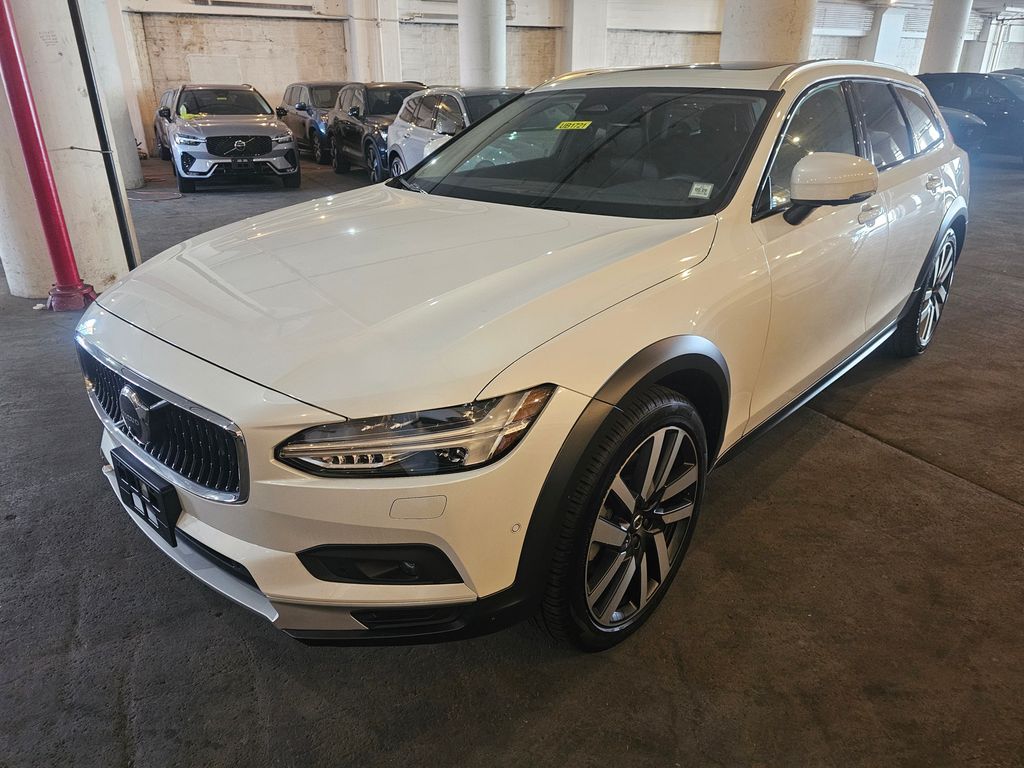 2025 Volvo V90 Cross Country