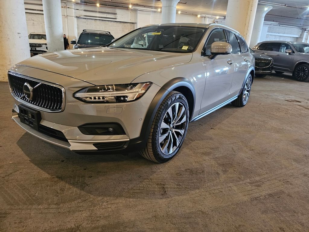 2025 Volvo V90 Cross Country
