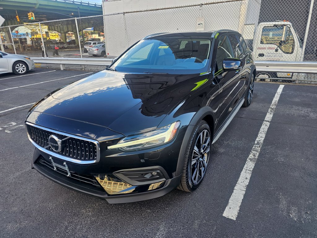 2025 Volvo V60 Cross Country