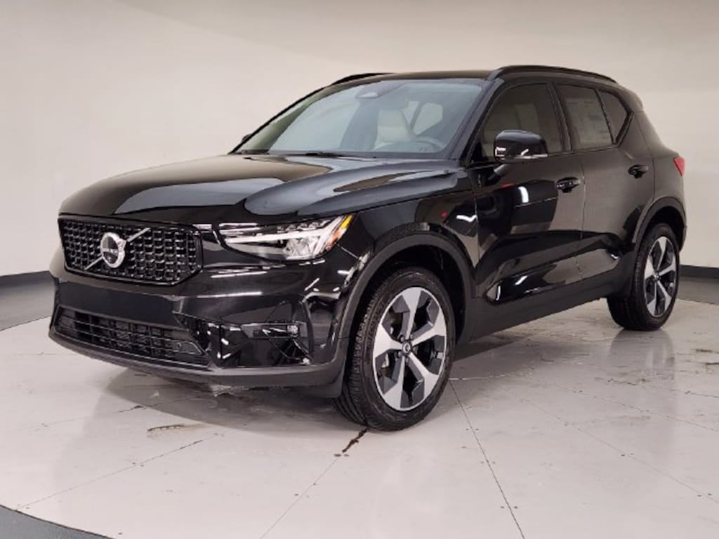 New 2026 Volvo XC40 B4 Plus SUV