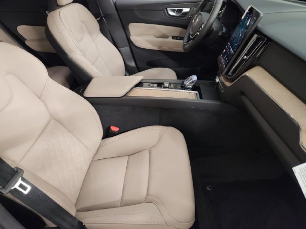 New 2026 Volvo XC60 B5 Plus SUV