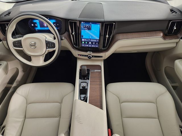 Used 2022 Volvo XC60 B5 Momentum SUV