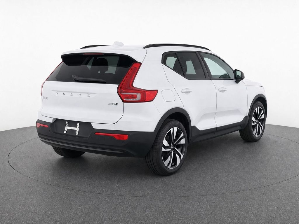 New 2026 Volvo XC40 B5 Ultra SUV
