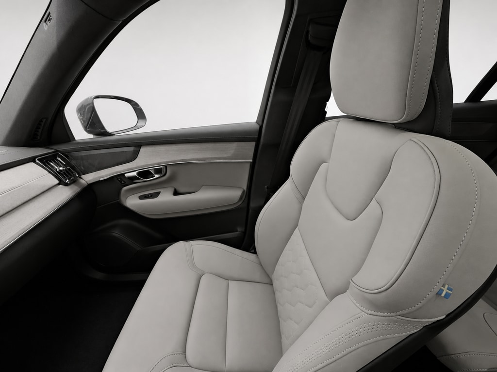 2026 Volvo XC90 Plus - Photo 14