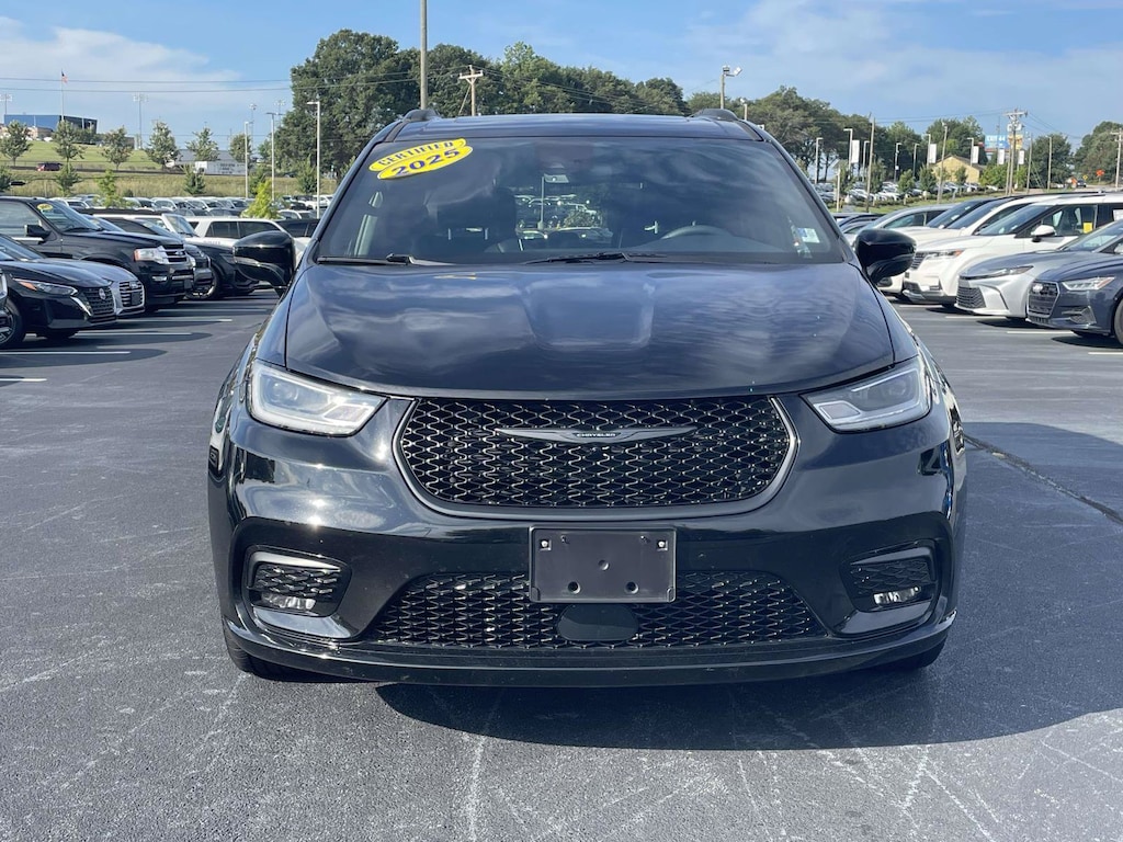 Used 2025 Chrysler Pacifica Limited Van Passenger Van