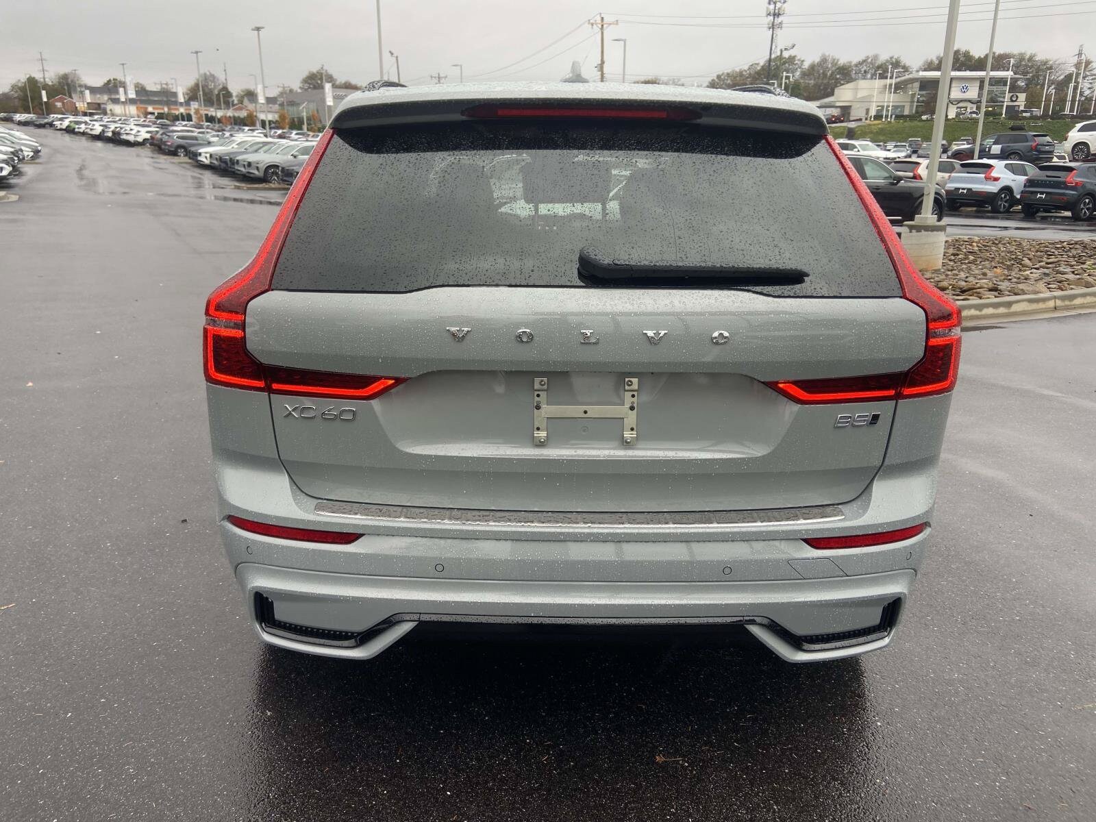 2026 Volvo XC60 Plus - Photo 8