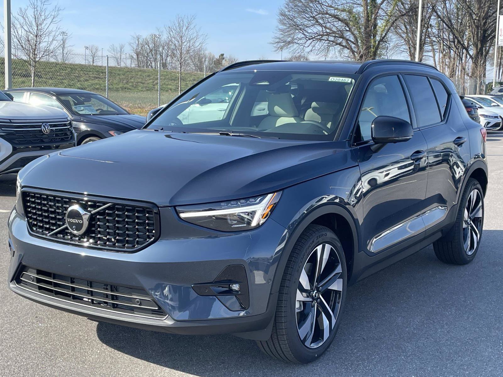 New 2026 Volvo XC40 B5 Ultra SUV