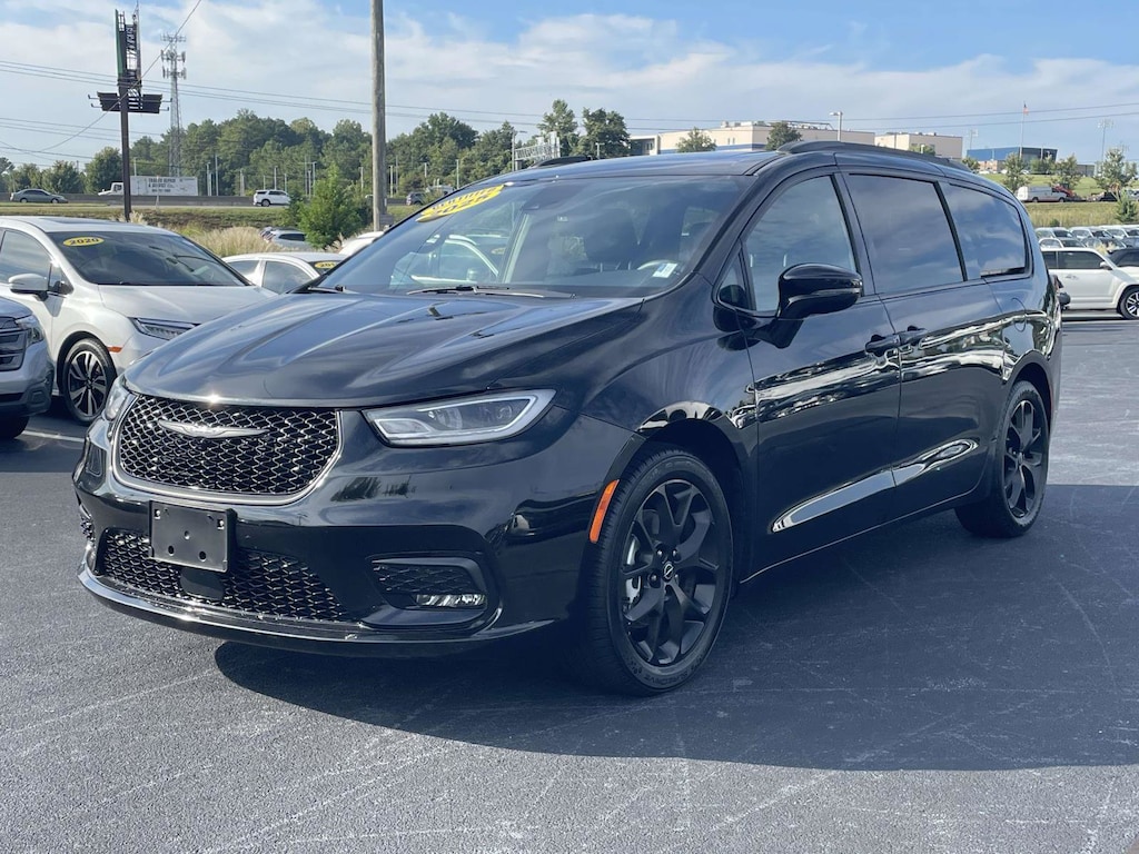 Used 2025 Chrysler Pacifica Limited Van Passenger Van