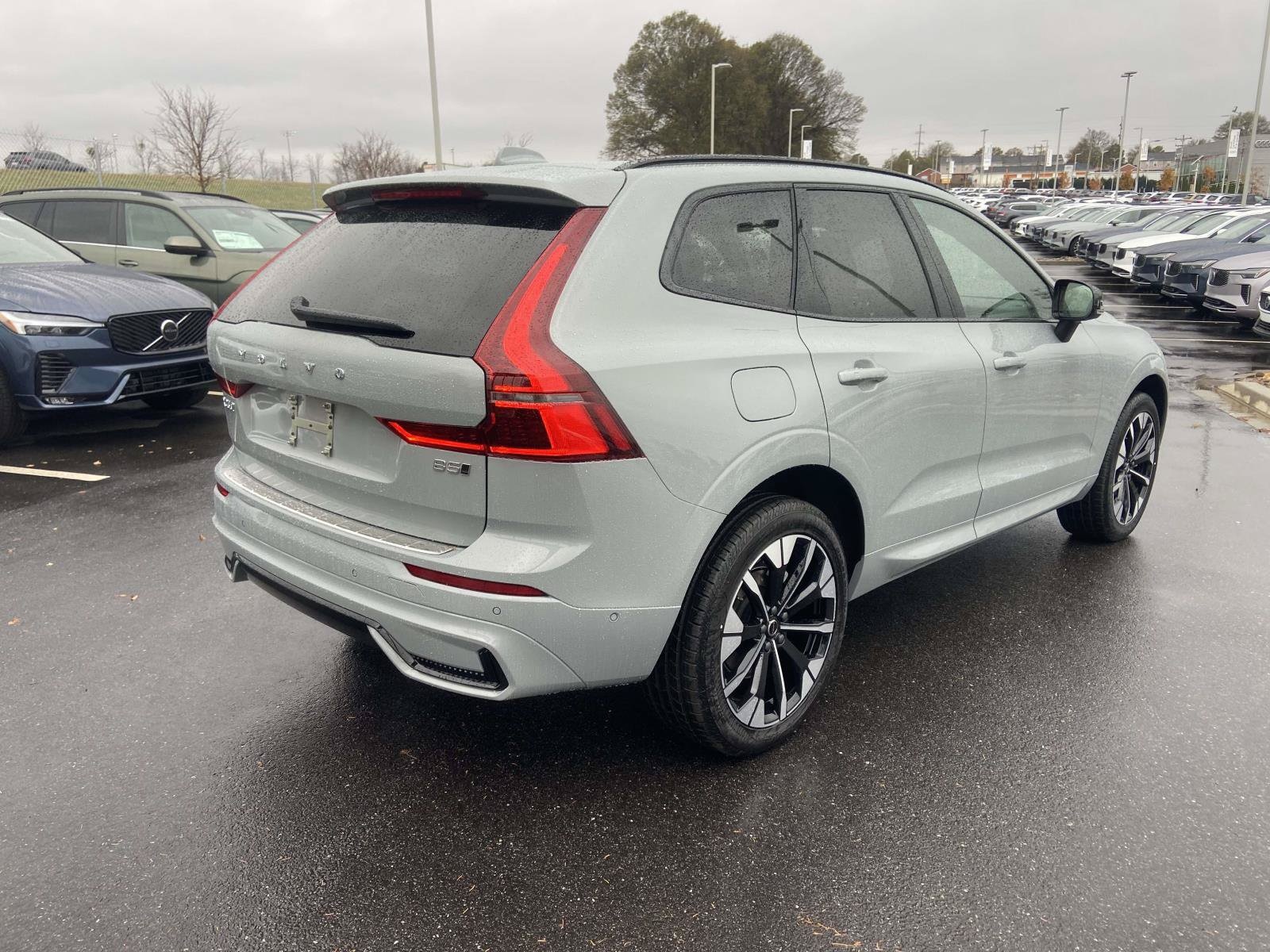 2026 Volvo XC60 Plus - Photo 9