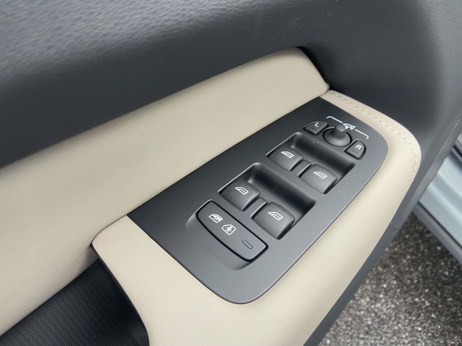 2026 Volvo XC60 Plus - Photo 21